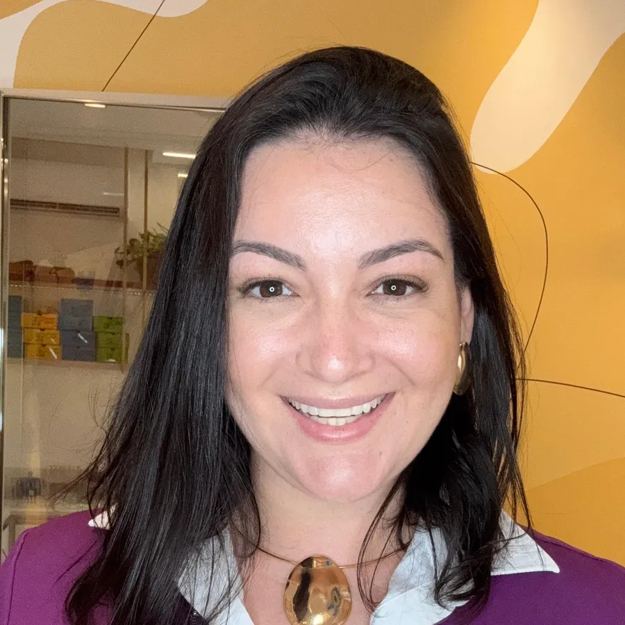 Dra. Eduarda Dagostin, odontopediatra em São José, no consultório
